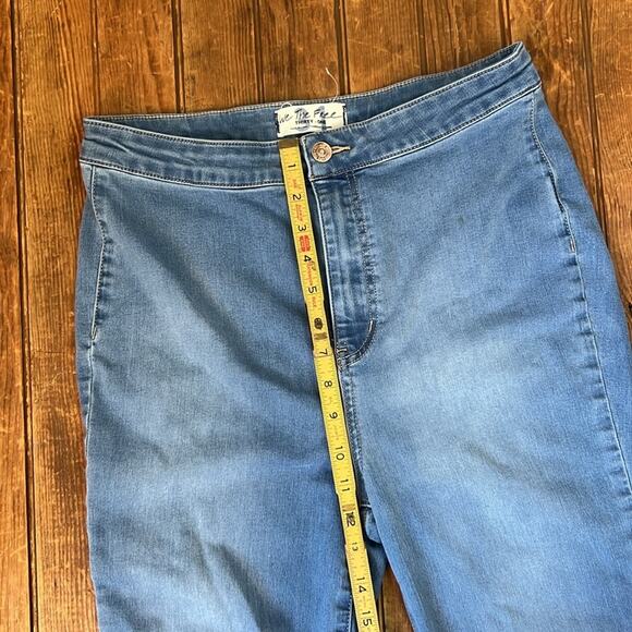 Women’s We The Free Just Float Light Blue high rise Flare leg Jeans size 31 - Picture 6 of 8